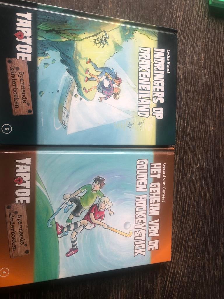 Tapttoe Kinderboeken - Indringers & Gouden Hockeystick, Ophalen of Verzenden, Zo goed als nieuw, Fictie algemeen