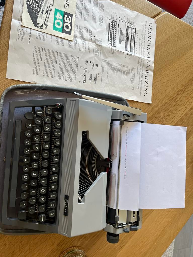 Erika kofferschrijfmachine model 30 typemachine, Ophalen