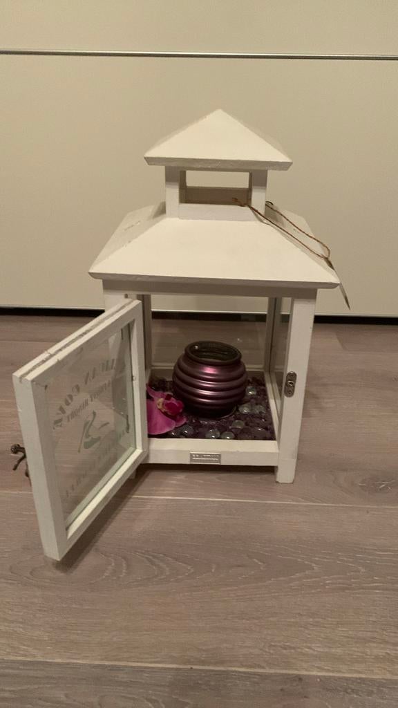 Wit windlicht met paarse decoratie Braxton, Huis en Inrichting, Gebruikt, 25 tot 50 cm, Wit, Ophalen of Verzenden