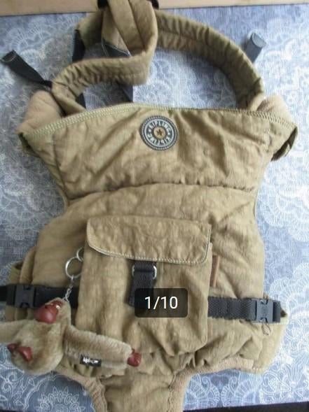 beige zgan Kipling babydraagzak met aapje, Ophalen