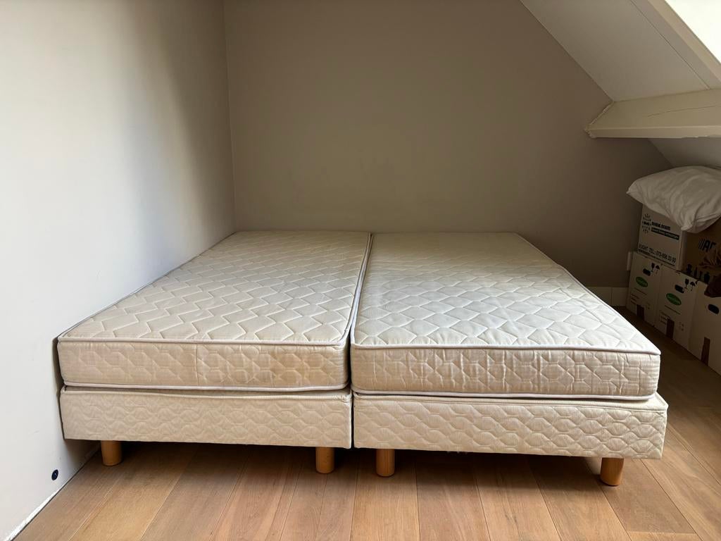 Gratis af te halen: zandkleurige boxspring 180x200, Ophalen, Gebruikt, Beige, Tweepersoons