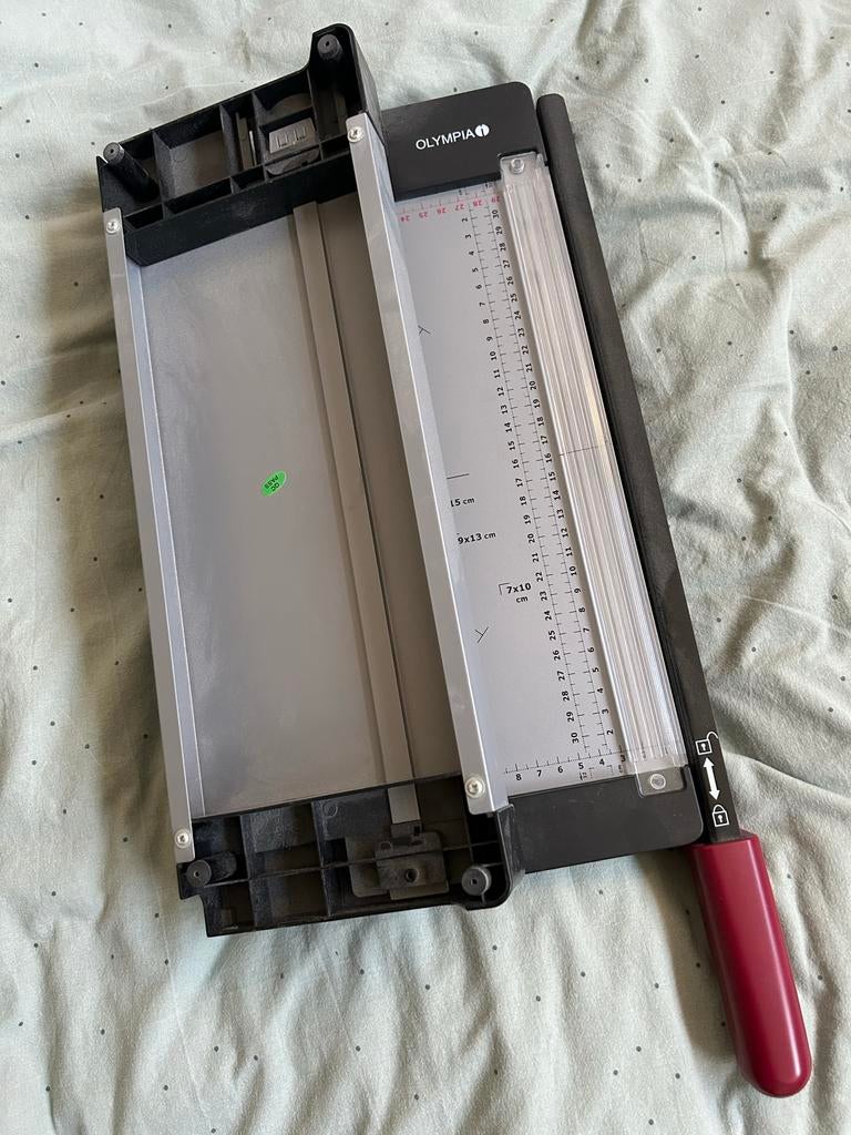 Olympia papiersnijmachine, Ophalen of Verzenden, Zo goed als nieuw