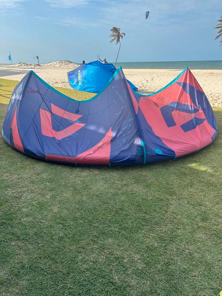 Duotone Evo 9 & 12 + Board + Bar 2024 Set, Watersport en Boten, Kitesurfen, Gebruikt, Kitesurf-set, 12 m², Twintip, Ophalen