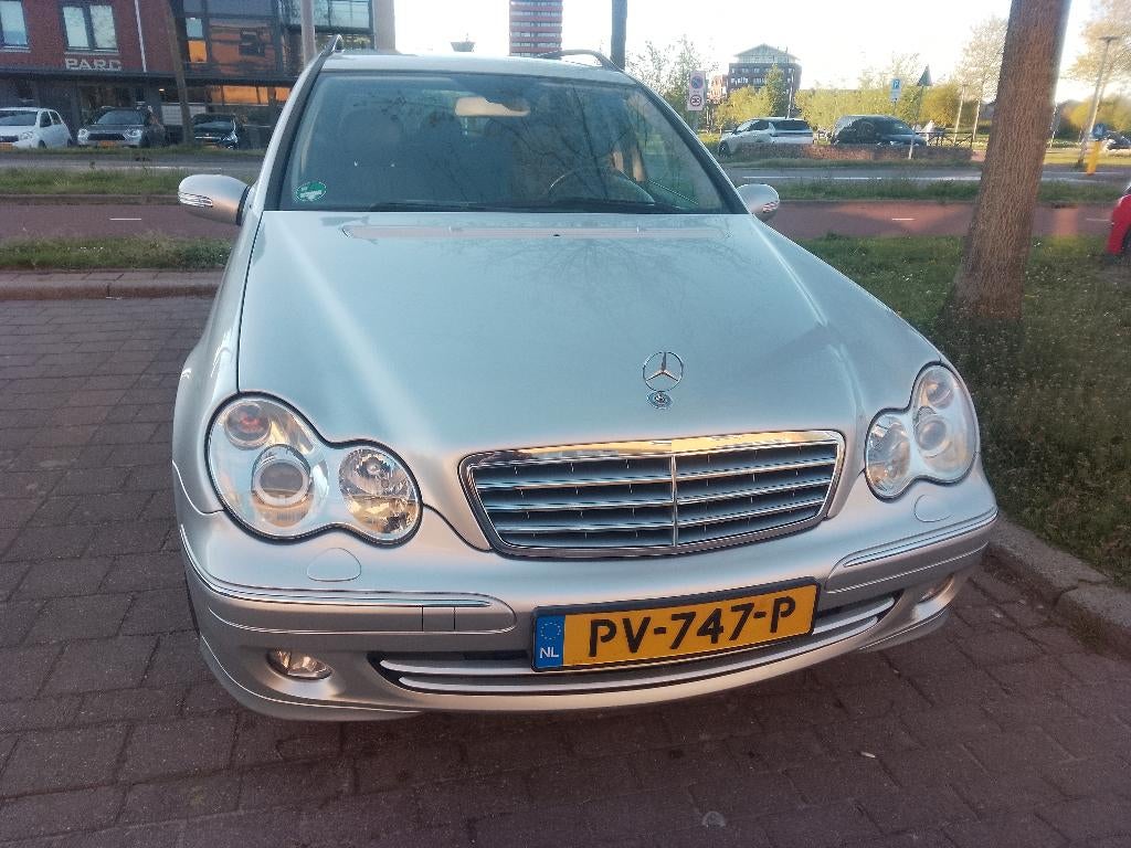 Mercedes-Benz C-Klasse 2.2 CDI C200 Combi 2005 Grijs, Auto's, Mercedes-Benz, Euro 5, Zwart, 4 cilinders, 1465 kg