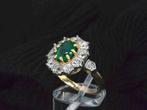 Gouden ring met smaragd en natuurlijke diamanten, Gebruikt, Ophalen of Verzenden, 17 tot 18, Met edelsteen