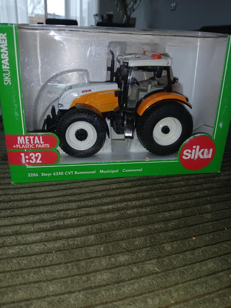Siku Farmer Steyr 6240 CVT Kommunal modeltractor 1:32, Hobby en Vrije tijd, Tractor of Landbouw, Nieuw, Ophalen of Verzenden