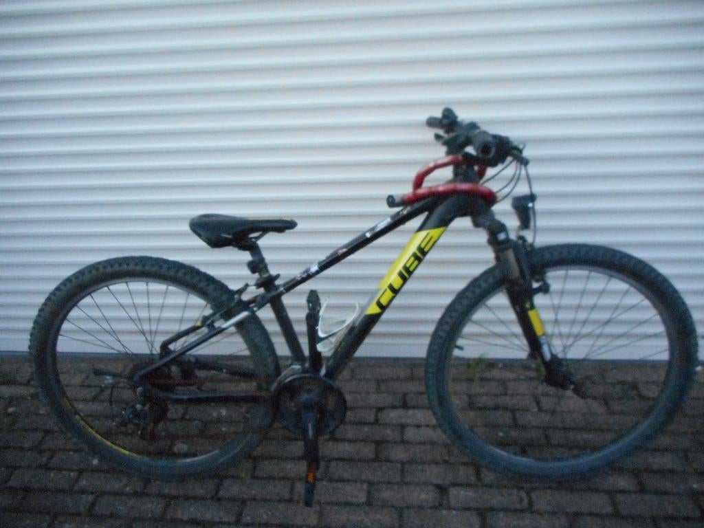 cube race 26 inch opknapper, Gebruikt, Velgrem, Versnellingen, Cube Acid