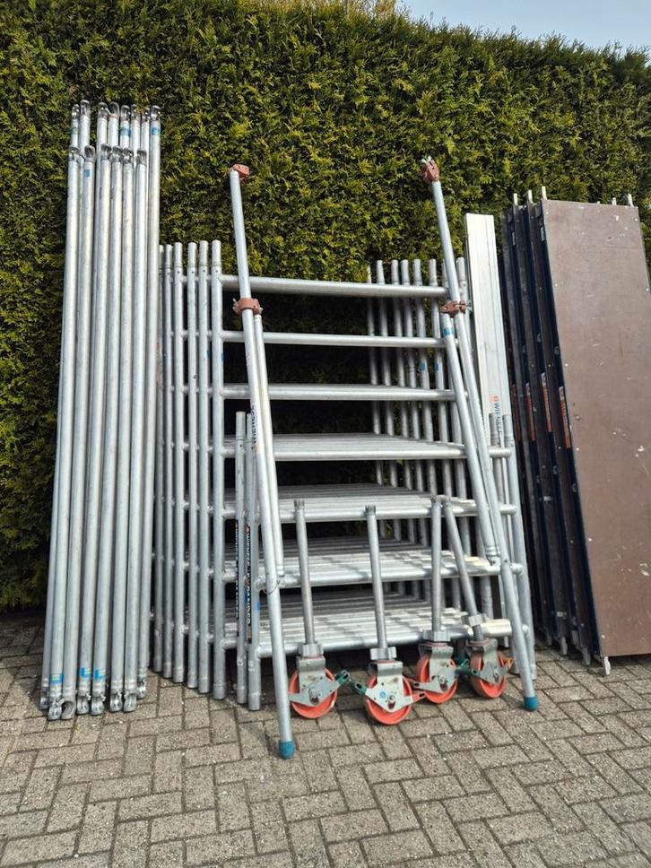 Mooie aluminium rolsteiger Werkhoogte 10.20  wienesse, Doe-het-zelf en Verbouw, Steigers, Gebruikt, Rolsteiger of Kamersteiger