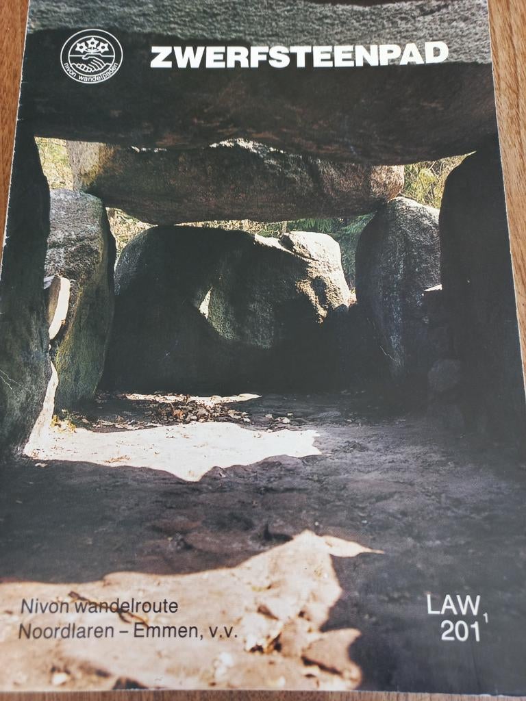 Zwerfsteenpad LAW 201 Nivon wandelroute Noordlaren-Emmen, Boeken, Gelezen, Overige typen, Ophalen of Verzenden, 1800 tot 2000