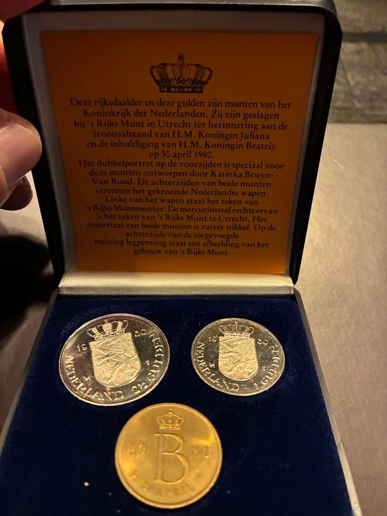 Muntenverzameling: Herdenkingsmunten Beatrix & Vaticaan, Ophalen of Verzenden, Koningin Beatrix, Overige waardes, Setje
