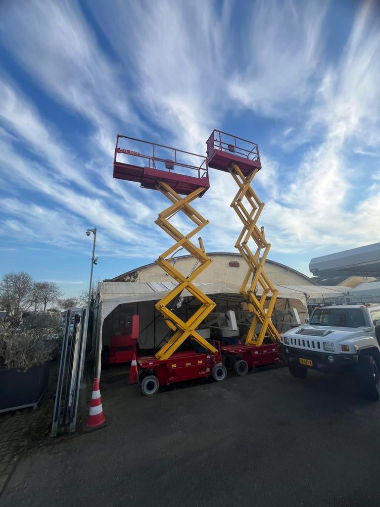 2x JLG 2632ES schaar hoogwerker 10 meter x 80 cm nieuw accus, Doe-het-zelf en Verbouw, Steigers, Zo goed als nieuw, Overige typen