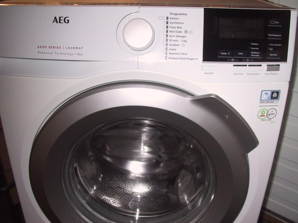 te koop , keurige AEG L6BERLIN , 9 kg , 1400 toeren  silent, Ophalen, 1200 tot 1600 toeren, Gebruikt, 8 tot 10 kg