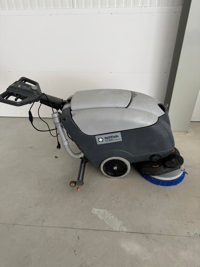 Nilfisk SC400 Schrob- en Zuigmachine - Professionele Reinigi, Ophalen, Gebruikt, Schrobmachine