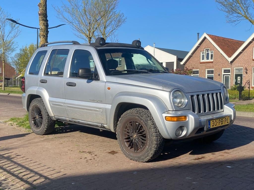 Jeep Cherokee 3.7 V6 AUT 2004 Grijs, defecte motor, Auto's, Jeep, Automaat, 3700 cc, Zwart, Metallic lak