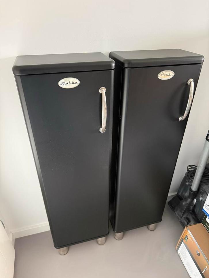 2 Malibu CD/DVD kasten met legplanken, wandbevestiging, Huis en Inrichting, Woonaccessoires | Cd- en Dvd-rekken, Gebruikt, Cd's of Dvd's