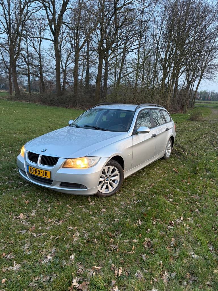 Nette BMW e91 320i touring nieuwe APK, Auto's, 4 cilinders, Handgeschakeld, 3-Serie, Zilver of Grijs
