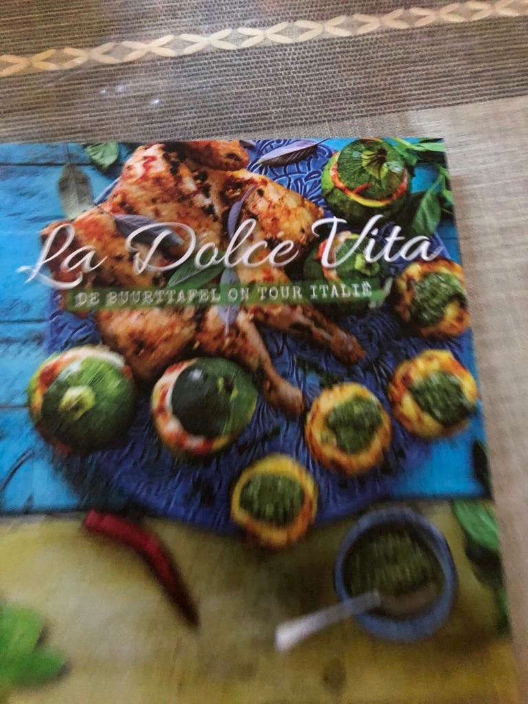 La Dolce Vita - De Buurttafel on Tour Italië Kookboek, Boeken, Kookboeken, Ophalen of Verzenden, Zo goed als nieuw, Italië, Hoofdgerechten