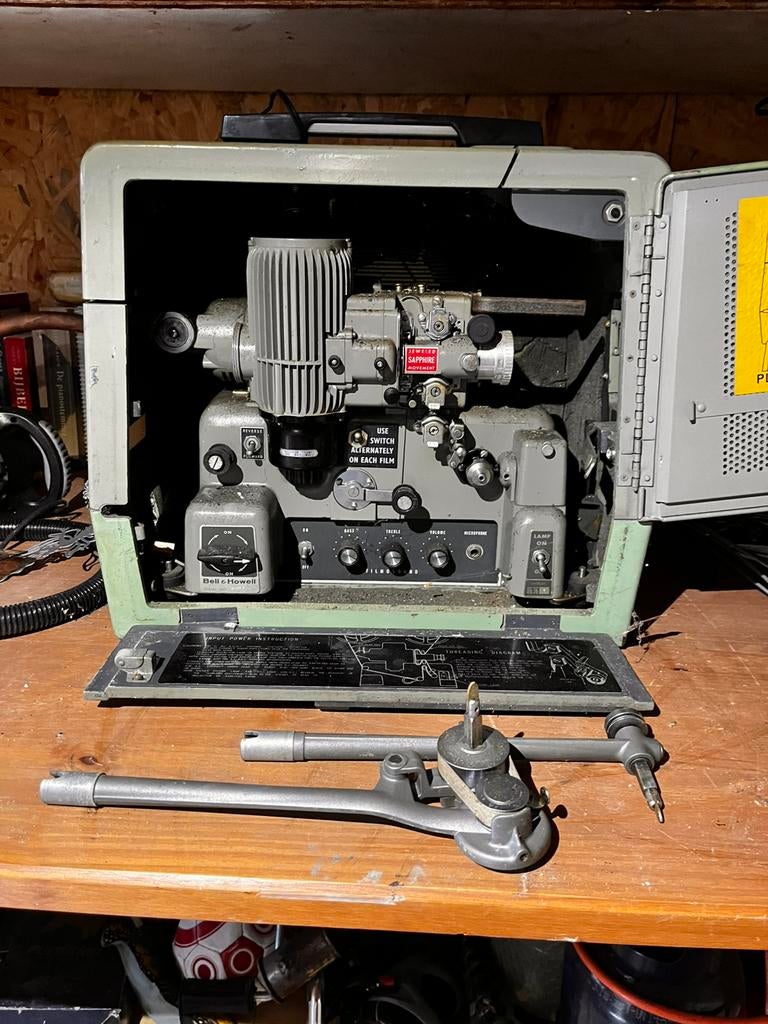 Film projector Bell & Howell, Ophalen, 1960 tot 1980, Projector