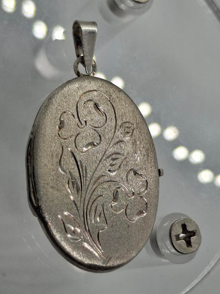 Zilveren Vintage Medaillon met Geborstelde Bloemen Gravure, Sieraden, Tassen en Uiterlijk, Kettinghangers, Ophalen of Verzenden