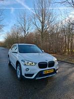 BMW X1 2.0 Sdrive 20I AUT |Panoramadak| Head-Up|Trekhaak|, 1998 cc, 1800 kg, USB, Wit