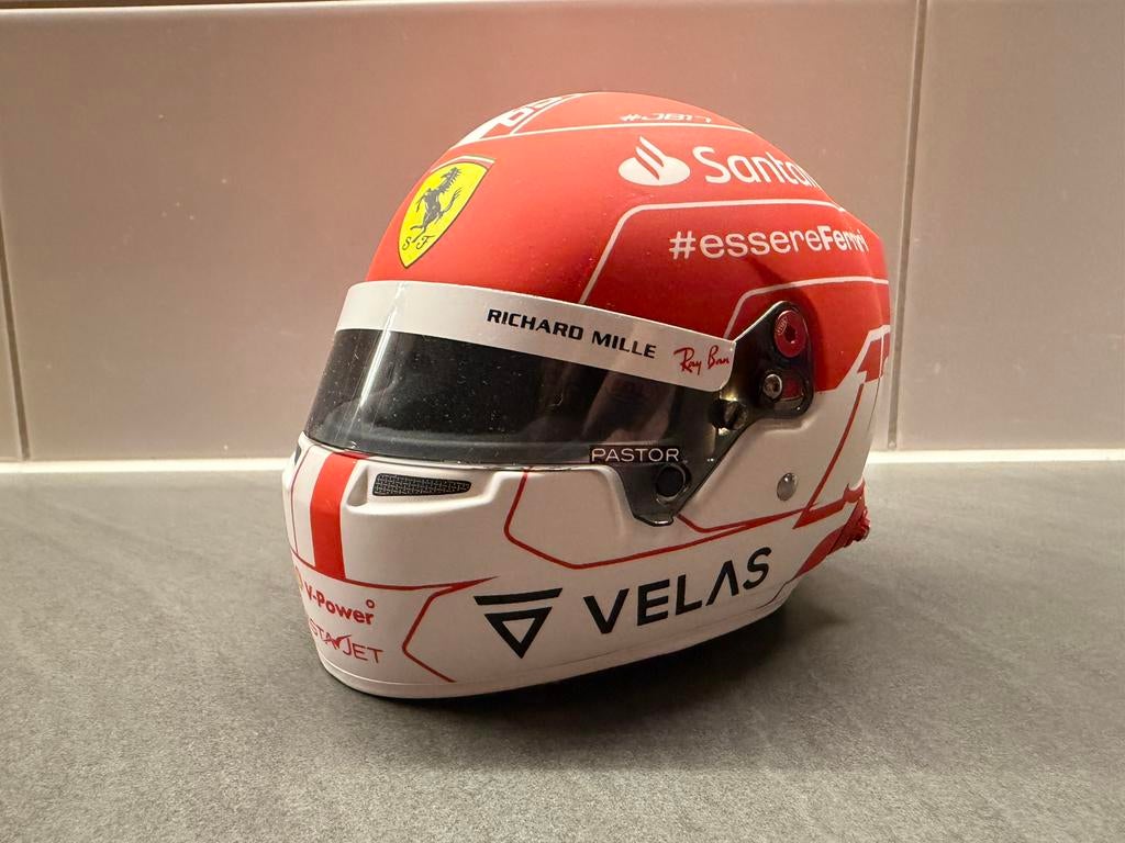 Charles Leclerc Helm Ferrari 2022 Monaco editie 1:2, Ophalen of Verzenden, Zo goed als nieuw, Formule 1