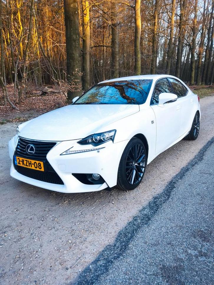 Lexus IS 300H 2.5 Hybrid CVT 2013 Wit, Auto's, Lexus, Particulier, IS, ABS, Achteruitrijcamera, Airbags, Airconditioning, Alarm