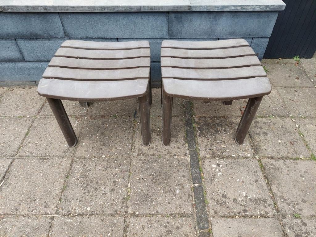 2 voetenbankjes / krukjes GRATIS, Ophalen, Minder dan 50 cm, Gebruikt, 50 tot 75 cm