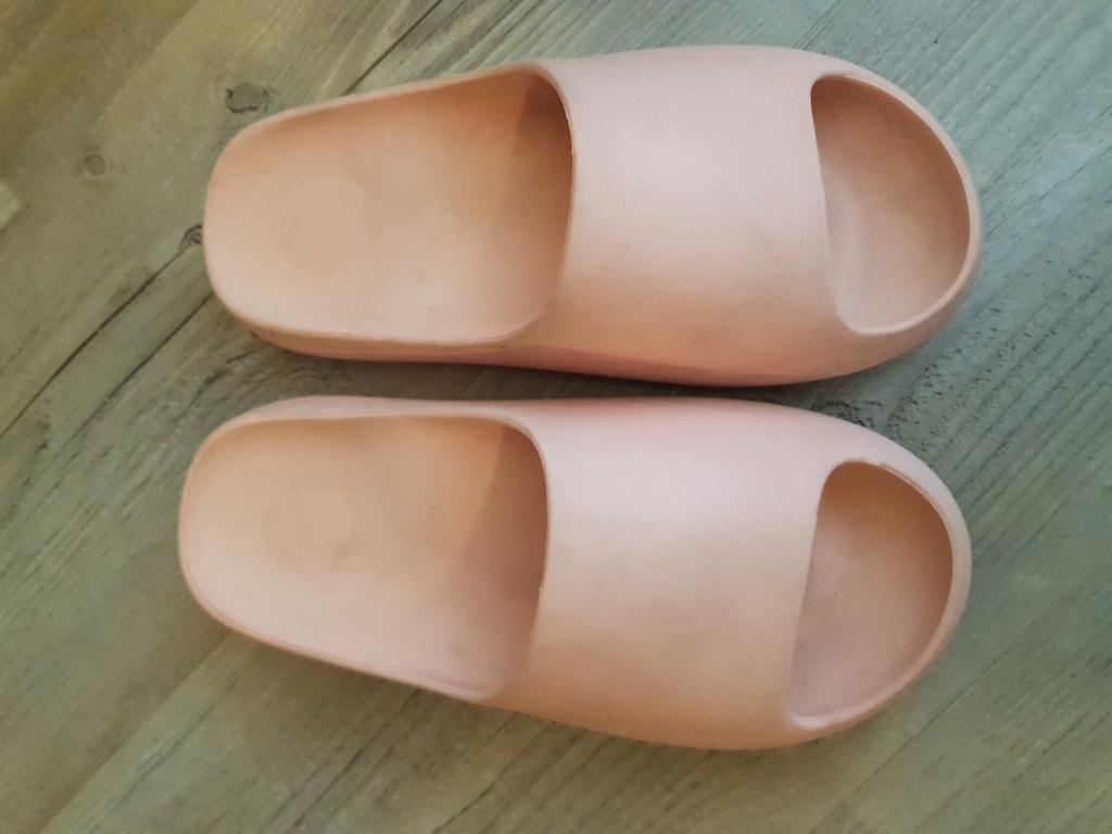 Leuke slippers maat 39, Ophalen of Verzenden, Gedragen, Slippers