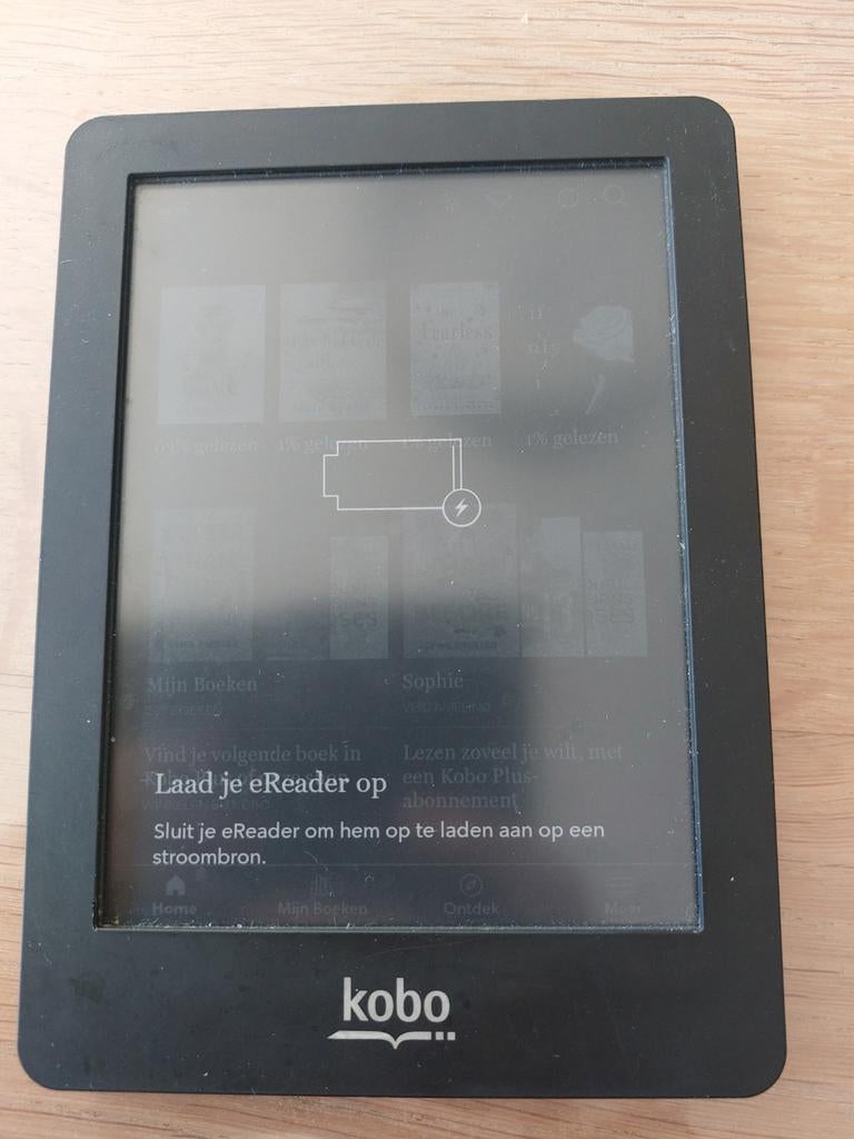 Kobo Glo defect, Computers en Software, E-readers, 6 inch of minder, Kobo, Ophalen of Verzenden, 4 GB of minder