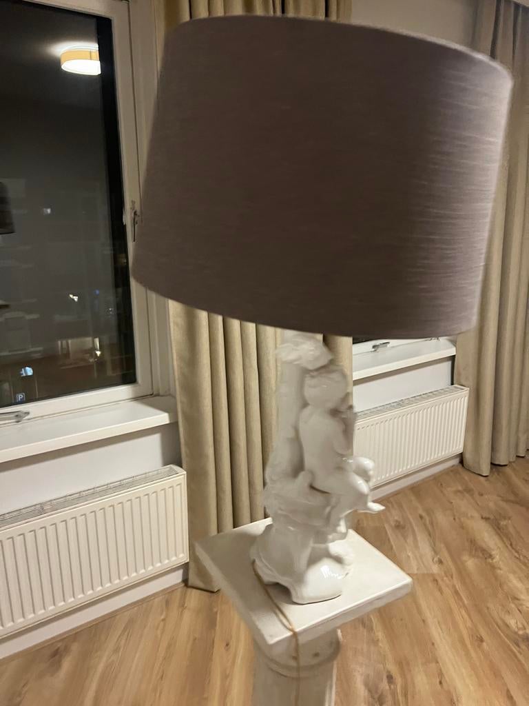 Klassieke tafellamp met cherub en grijze kap, Ophalen, Gebruikt, Stof, 75 cm of meer