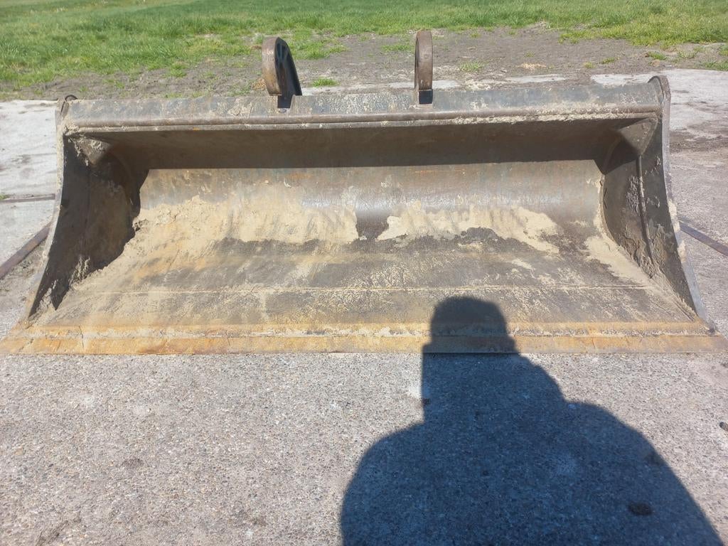 Vematec slotenbak cw10, Zakelijke goederen, Machines en Bouw | Kranen en Graafmachines, Ophalen