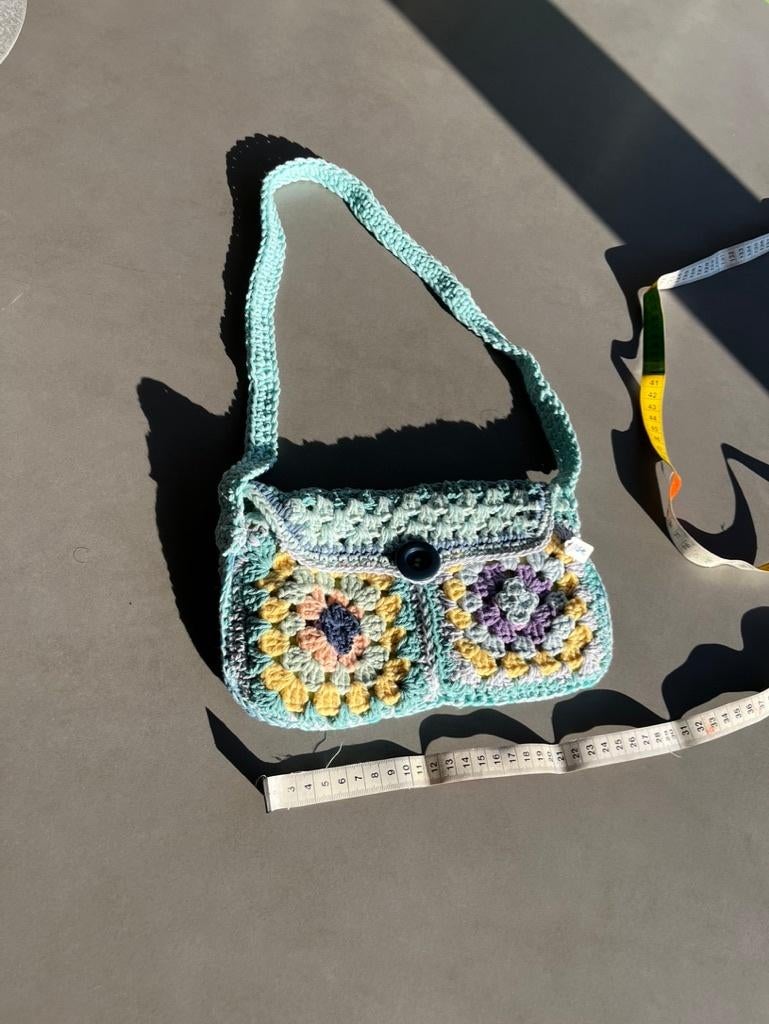 Nieuw pastel granny square tasje, maat 27x16 cm, Verzenden, Nieuw, Overige kleuren, Schoudertasje