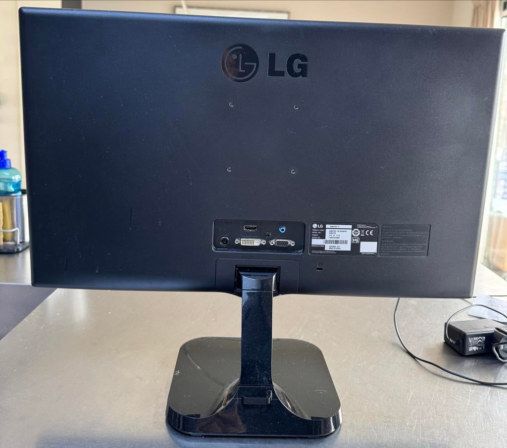 LG LED Monitor met HD Resolutie 24 inch, Ophalen of Verzenden, DVI, 60 Hz of minder, Gebruikt