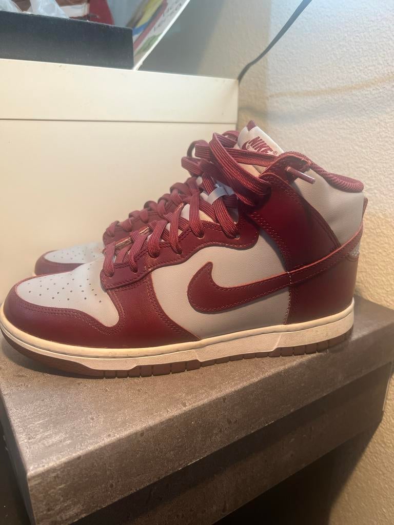 Nike Dunk High Burgundy Crush 41, Kleding | Heren, Schoenen, Ophalen of Verzenden, Zo goed als nieuw, Sneakers of Gympen