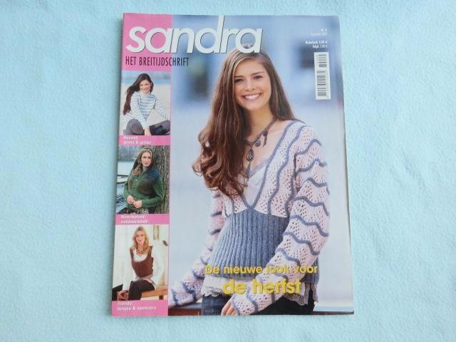 Sandra breitijdschrift Nieuwe look  voor de herfst sept 2007, Hobby en Vrije tijd, Breien en Haken, Zo goed als nieuw, Breien