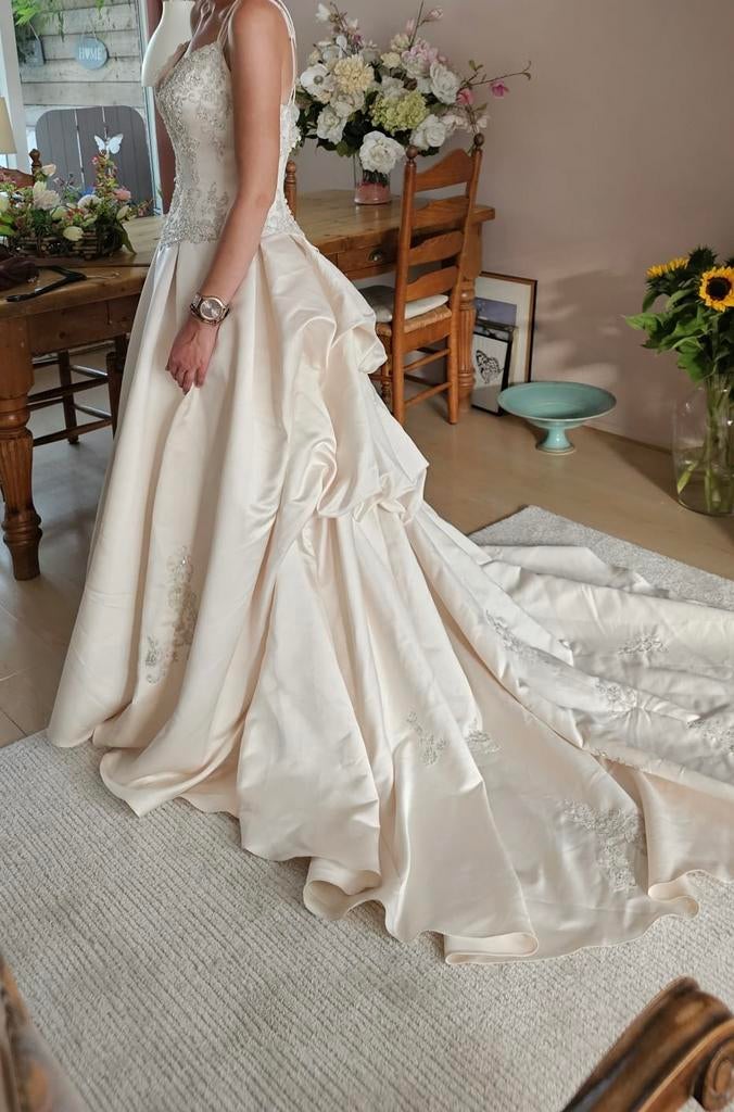 Trouwjurk, Ophalen, Zo goed als nieuw, Beige, Trouwjurk