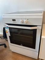 Indesit elektrisch fornuis met oven, Witgoed en Apparatuur, Fornuizen, Gebruikt, Hete lucht, Energieklasse A of zuiniger, 85 tot 90 cm