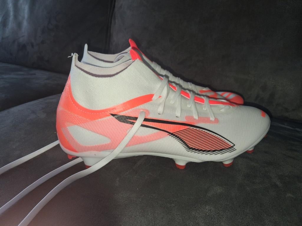 Puma voetbalschoenen wit/roze, Sport en Fitness, Voetbal, Ophalen, Maat XS of kleiner, Schoenen, Nieuw