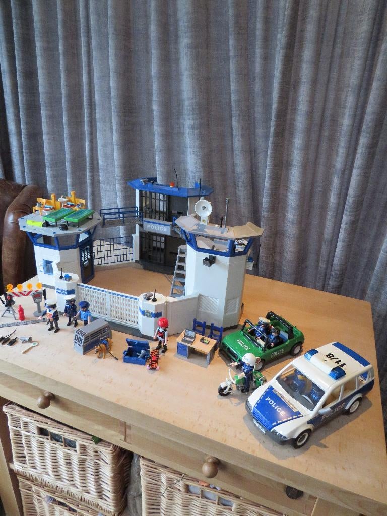 playmobil groot politieburau, hondebrigade en politieauto s, Ophalen of Verzenden, Zo goed als nieuw, Complete set