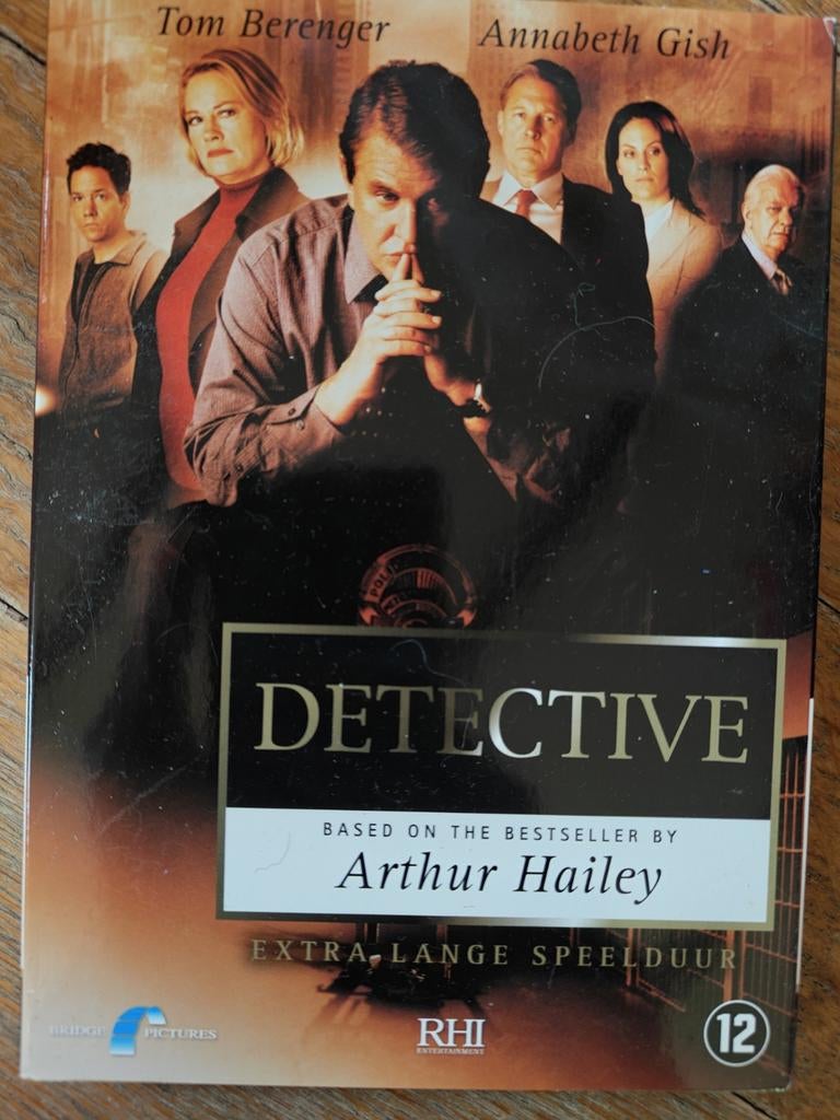 Detective - Gebaseerd op bestseller van Arthur Hailey, Vanaf 12 jaar, Ophalen of Verzenden, Gebruikt, Detective en Krimi