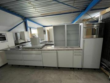 Complete keuken Compleet met APP 120Keukens op voorraad 2780 beschikbaar voor biedingen
