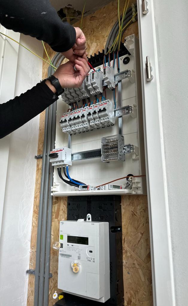 Elektricien gezocht? Groepenkasten, laadpalen, storingen., Diensten en Vakmensen, Elektriciens, 24-uursservice, Garantie