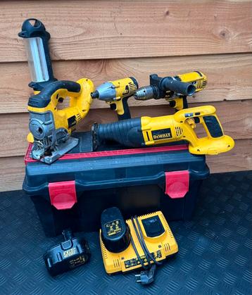 Dewalt Gereedschap set in koffer beschikbaar voor biedingen