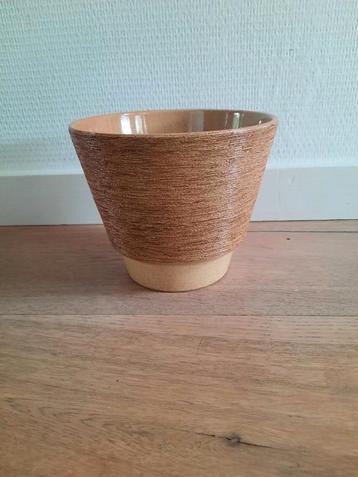 Gave vintage bloempot van adco beschikbaar voor biedingen