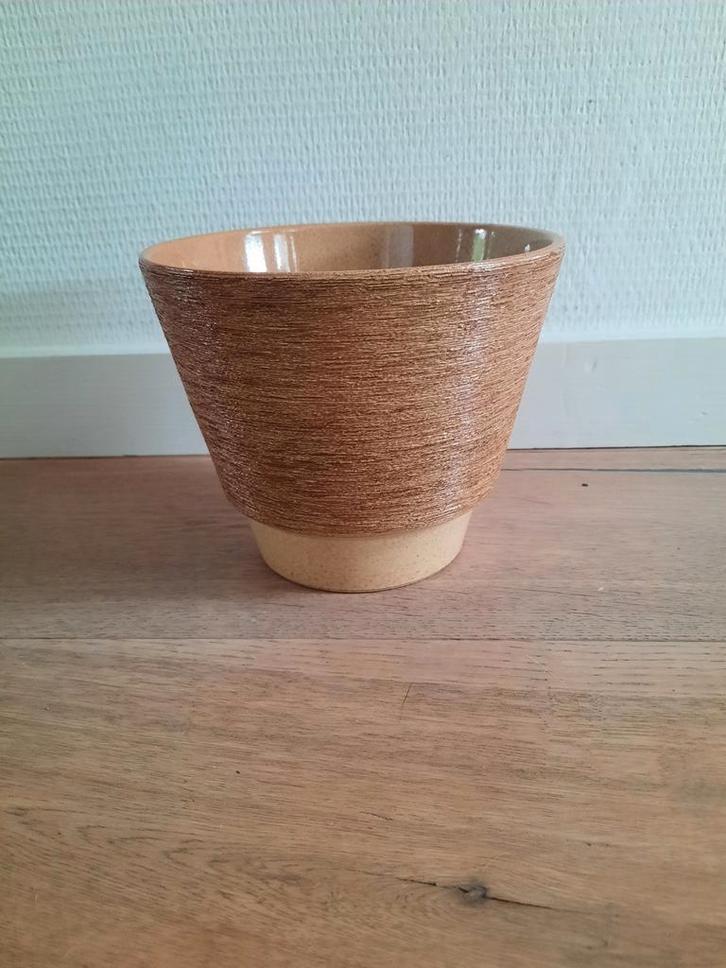 Gave vintage bloempot van adco, Tuin en Terras, Bloempotten, Zo goed als nieuw, Aardewerk, Minder dan 25 cm, Rond, Ophalen of Verzenden