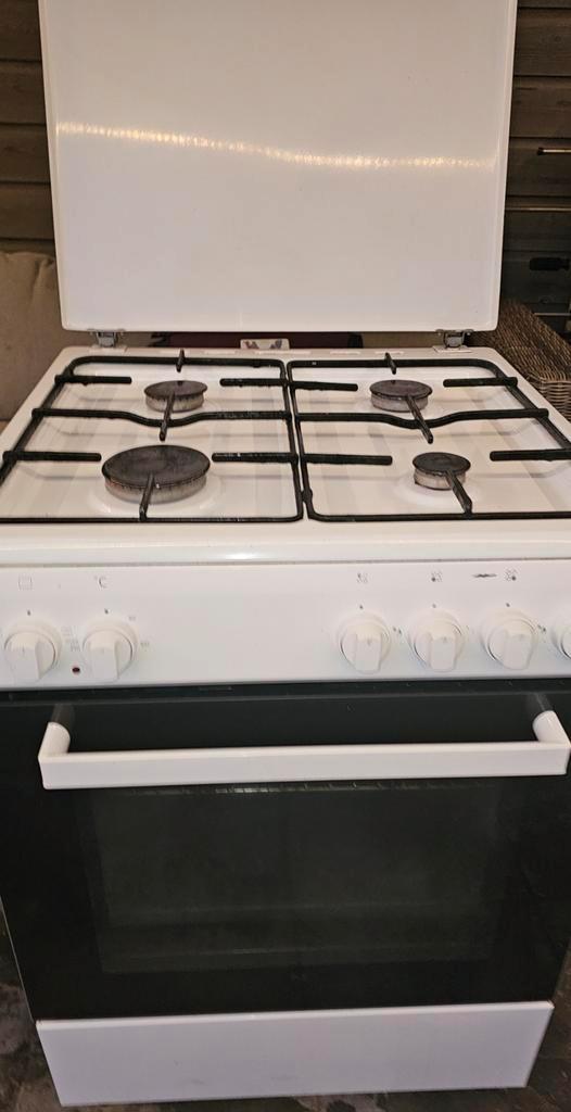 Etna gasfornuis met oven – Goed werkend en netjes!, Witgoed en Apparatuur, Fornuizen, Zo goed als nieuw, Vrijstaand, Gas, 4 kookzones