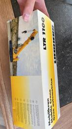 Miniatuur Liebherr rups LTR 1100, Ophalen of Verzenden, Zo goed als nieuw, Hijskraan, Tractor of Landbouw