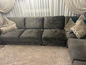 Nieuwe Hoekbank - 3.70x4.40m - Wegens Verbouwing beschikbaar voor biedingen