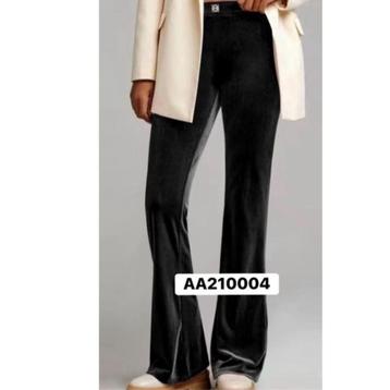 Dames velours broek met uitlopende pijpen beschikbaar voor biedingen