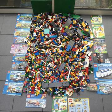 Te koop ca 9 kilo echte Lego beschikbaar voor biedingen